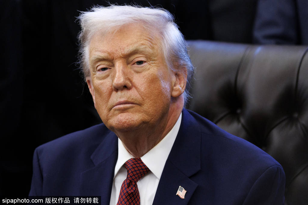 特朗普观战总决赛G3!记者:不坐场边 他在包厢里看